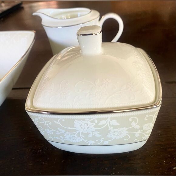 Mikasa Venetian Lace Bone China Serving Bowl -Sugar -Creamer Discontinued Piece - Picture 5 of 16